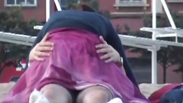BRAZZERS 지루한 MILF 세탁을하는 동안 두드리고