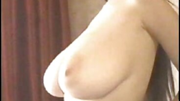 MILF 소피아 스타에게 과일 및 프랑크푸르터 먹이기
