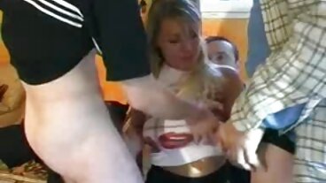 금발의 섹시한중년여성 매그니피크 보 륙 한 체 에 수영장