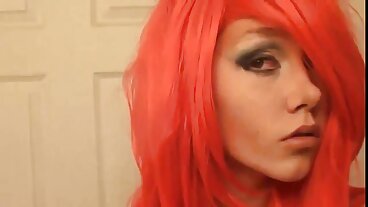 스킨 시가를 피우는 또 다른 스페인 BABE