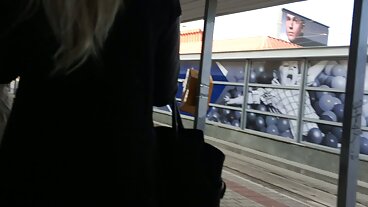 의붓 아들은 MILF에서 자신의 삶을 살고 있습니다