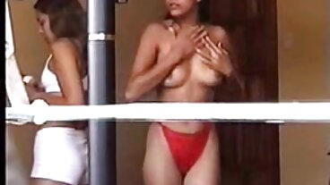 파티 PAWG Mia는 두꺼운 거시기를 타고 싶어
