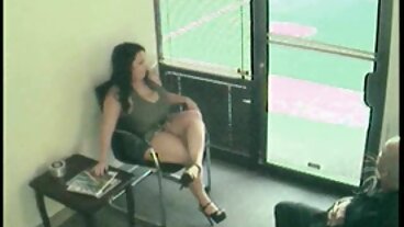 새엄마는 꽉 음부로 음식 알레르기를 치료합니다.