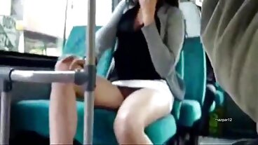 우울한 새엄마는 의붓 아들의 편안한 손이 필요합니다