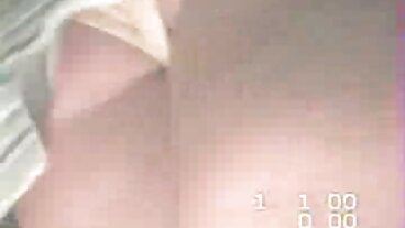 운이 좋은 친구는 은하계에서 가장 곡선적이고 변덕스러운 사서와 함께 점수를 얻습니다.